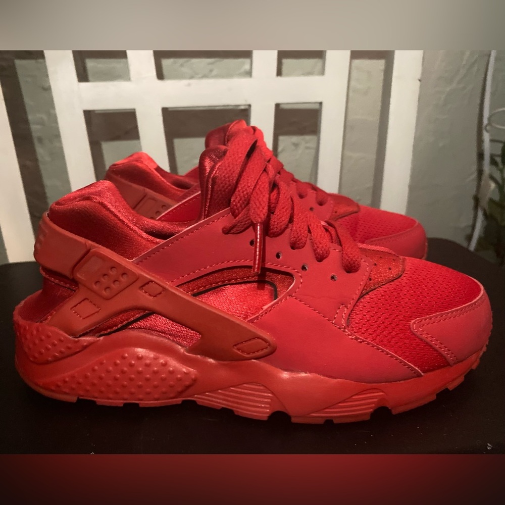 Red huaraches